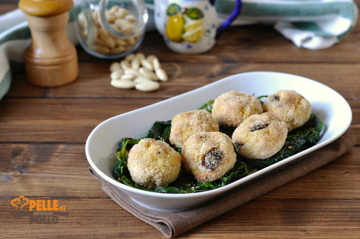 Polpette di carne con uvetta e mandorle