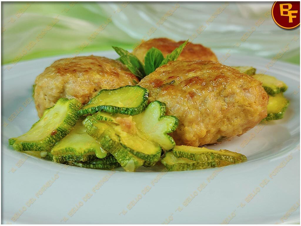 Polpette di carne in padella con zucchine