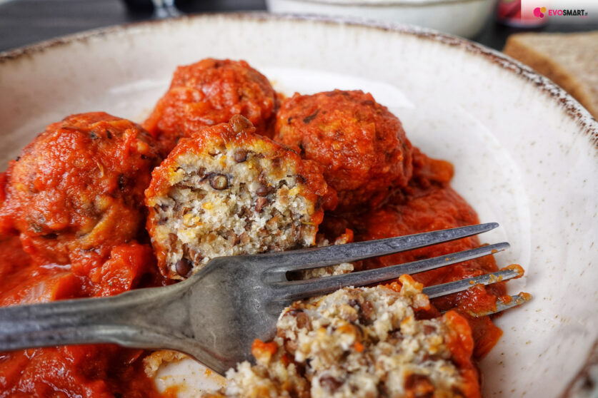 Polpette di lenticchie al sugo e senza uova