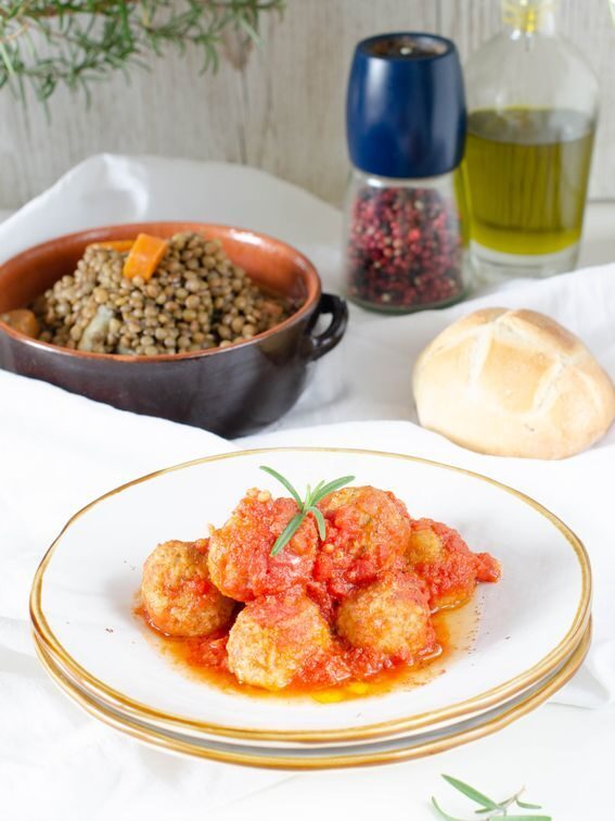 Polpette di lenticchie con sugo cotte in padella