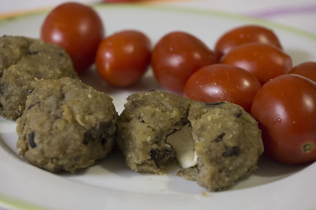 Polpette di melanzane con cuore morbido