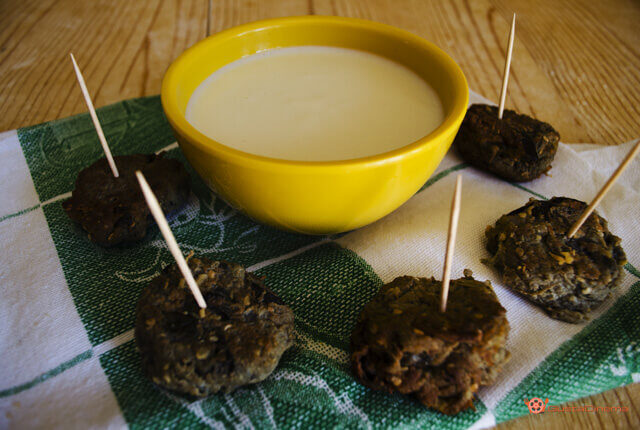 Polpette di melanzane con salsa al formaggio