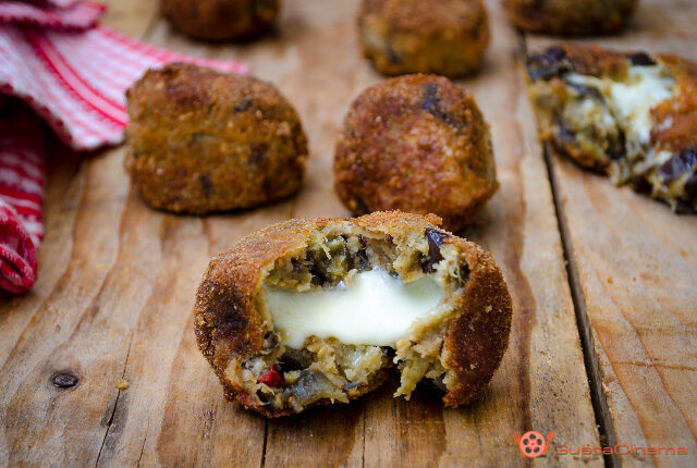 Polpette di melanzane e pomodori secchi filanti