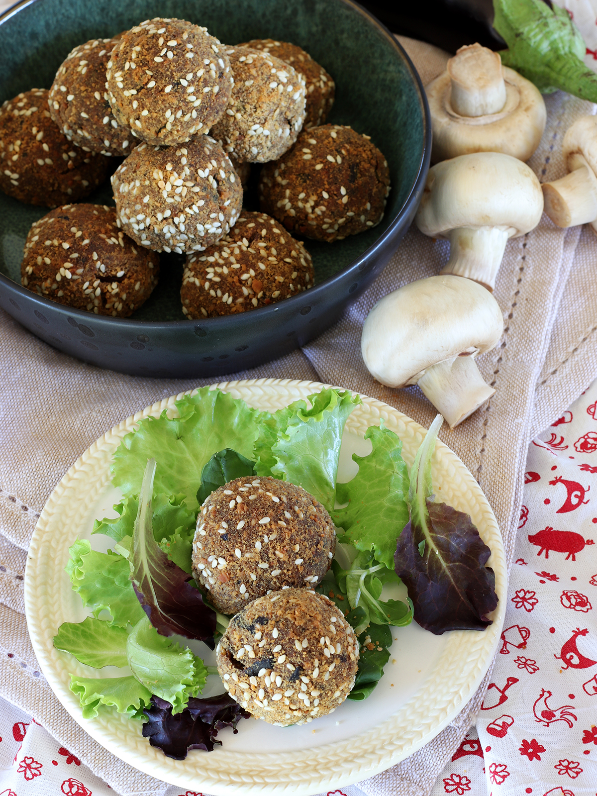 Polpette di melanzane, funghi champignon ed anacardi