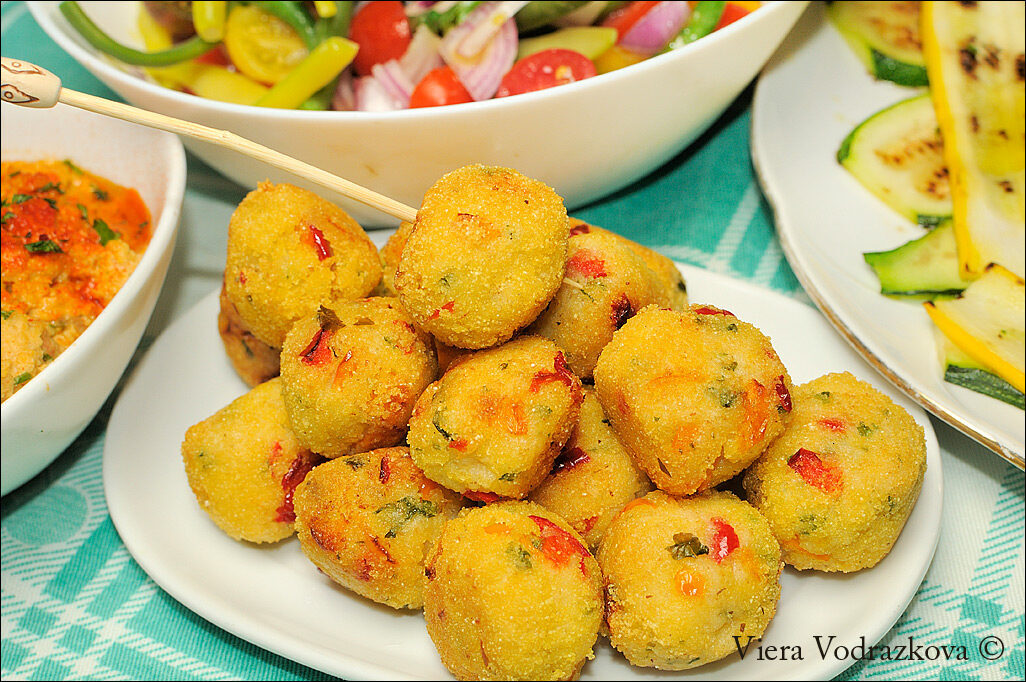 Polpette di miglio estive con peperoni