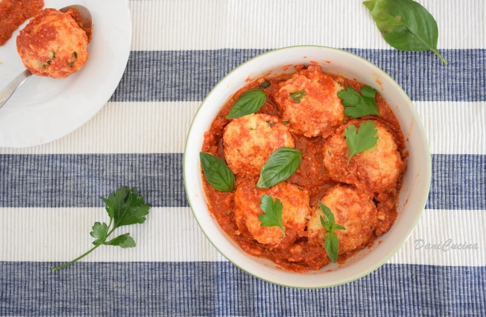 Polpette di pane e ricotta al sugo