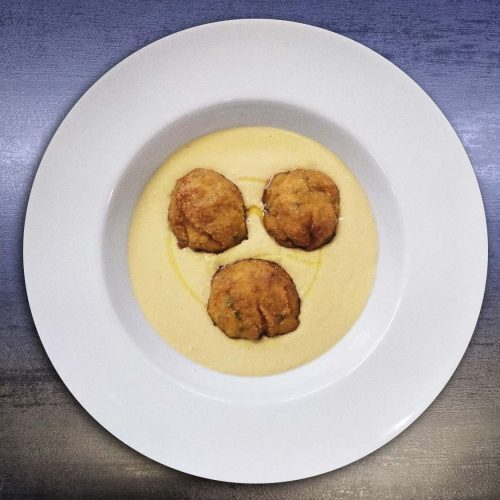 Polpette di pesce con crema di ceci