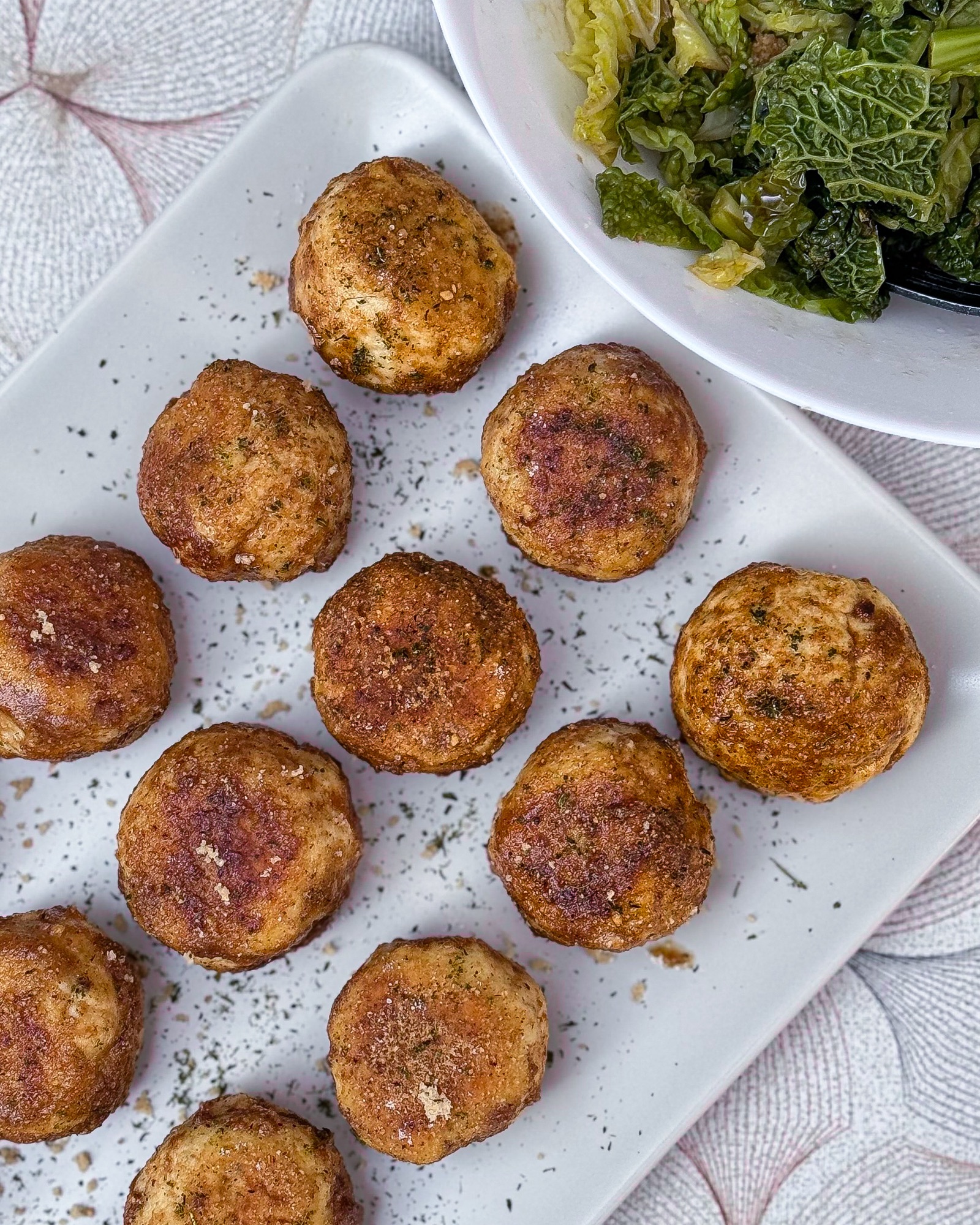 Polpette di pollo con panatura di nocciole