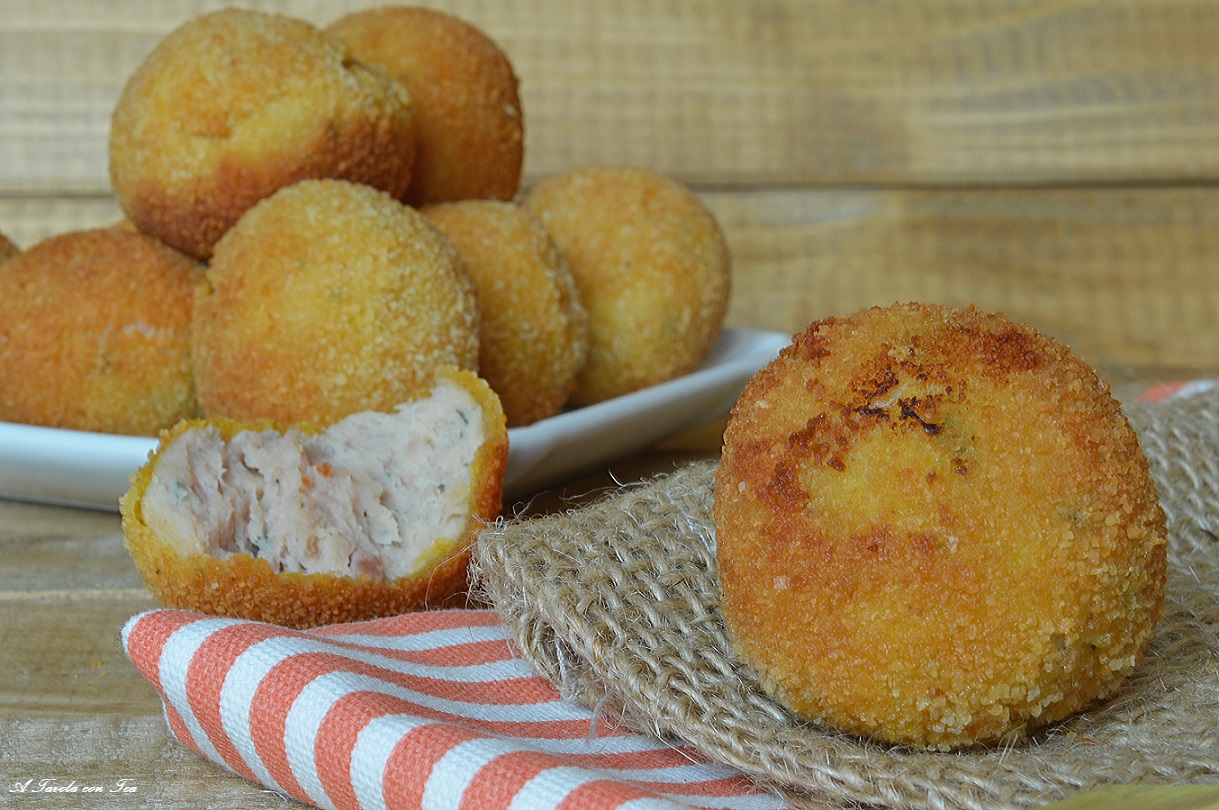 Polpette di pollo e patate leggere e gustose