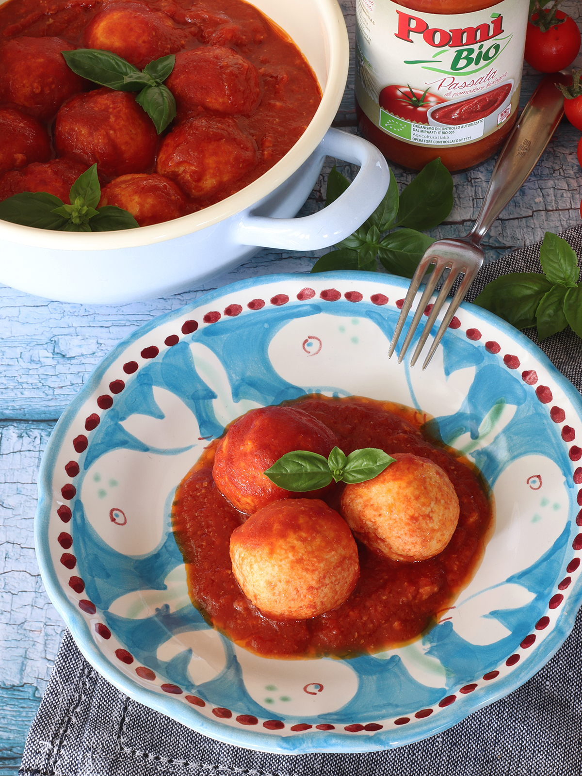 Polpette di ricotta al sugo di pomodoro