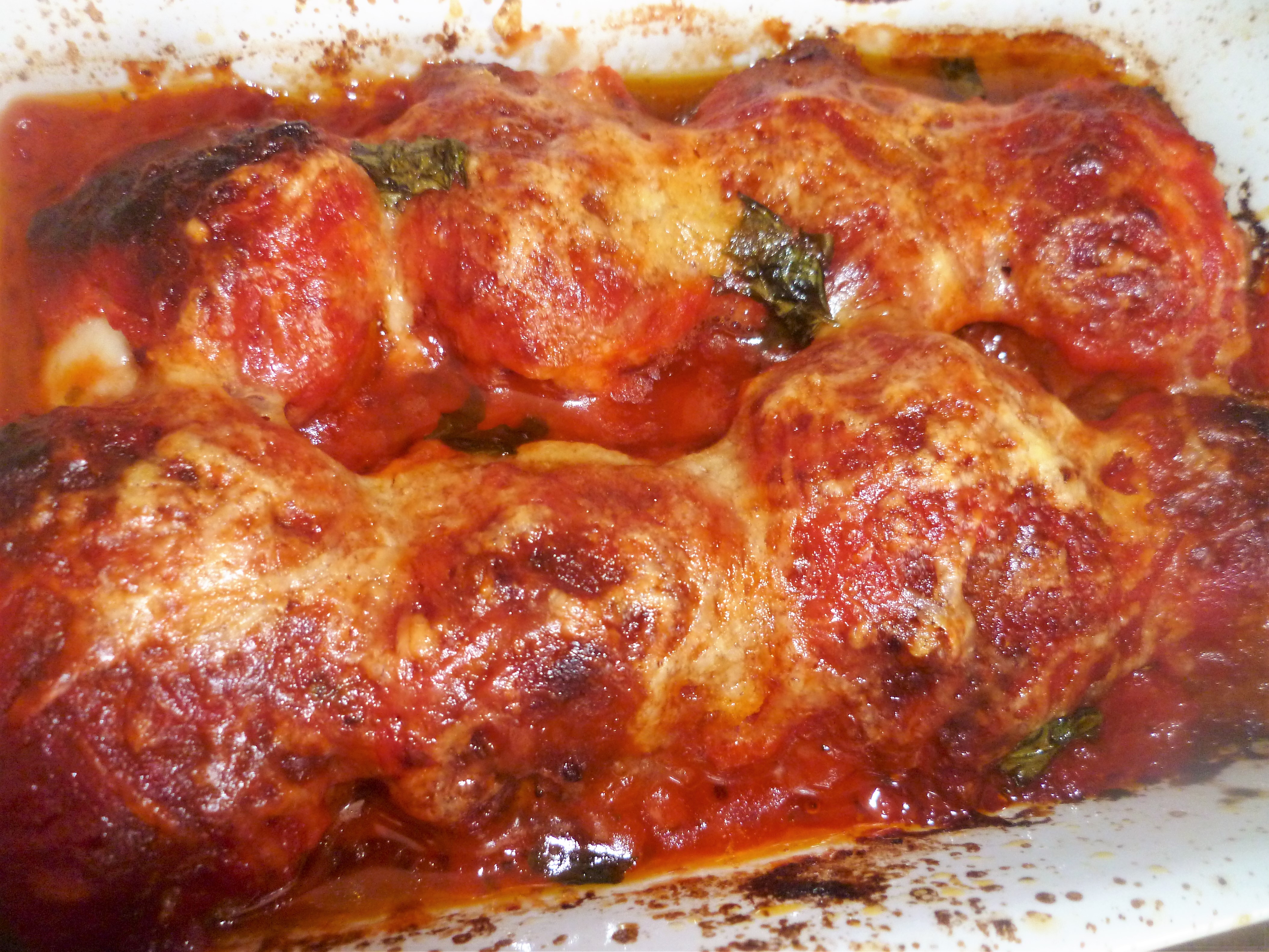 Polpette ripiene di mozzarella cotte nel pomodoro al forno