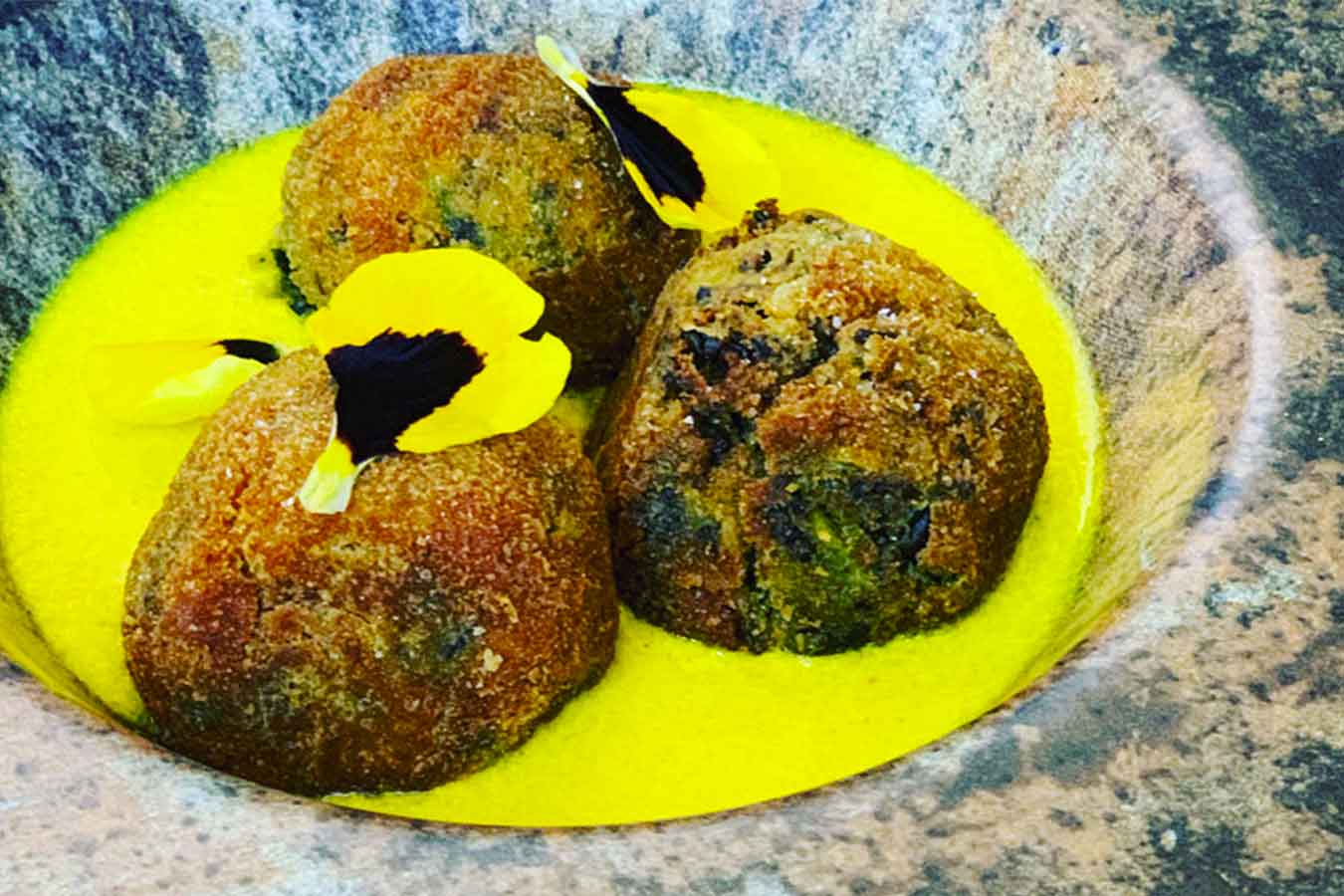 Polpette vegetariane con besciamella alla curcuma