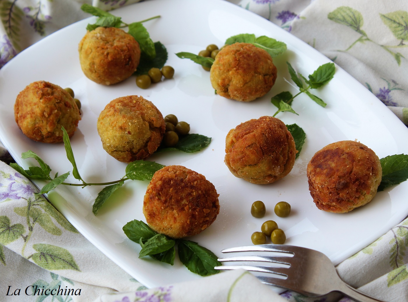 Polpettine con piselli, ricotta e menta.
