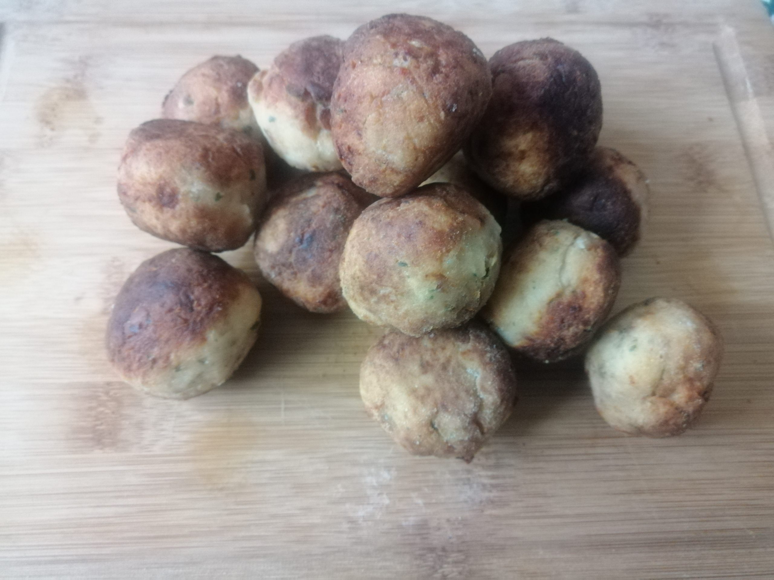 Polpettine di pane e formaggio