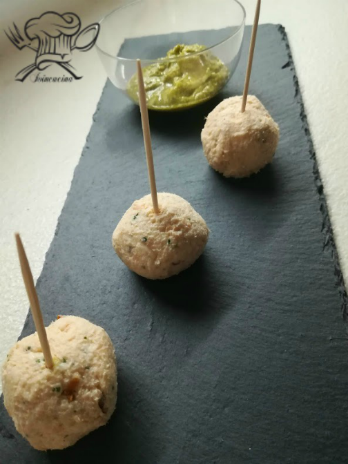 Polpettine di salmone con pesto di rucola e noci