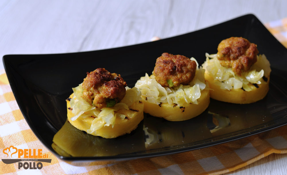 Polpettine piccanti con crostini di polenta