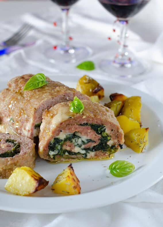 Polpettone al forno di carne macinata aromatizzata