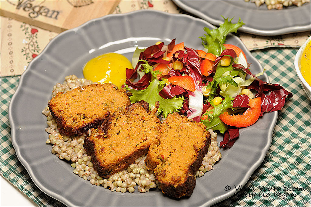 Polpettone con grano saraceno e crema di mango piccante