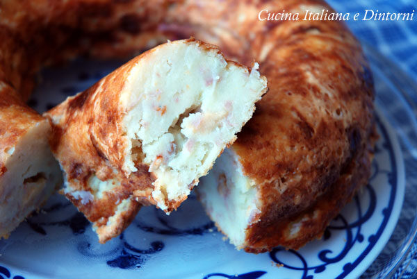 Polpettone di patate, scamorza e prosciutto