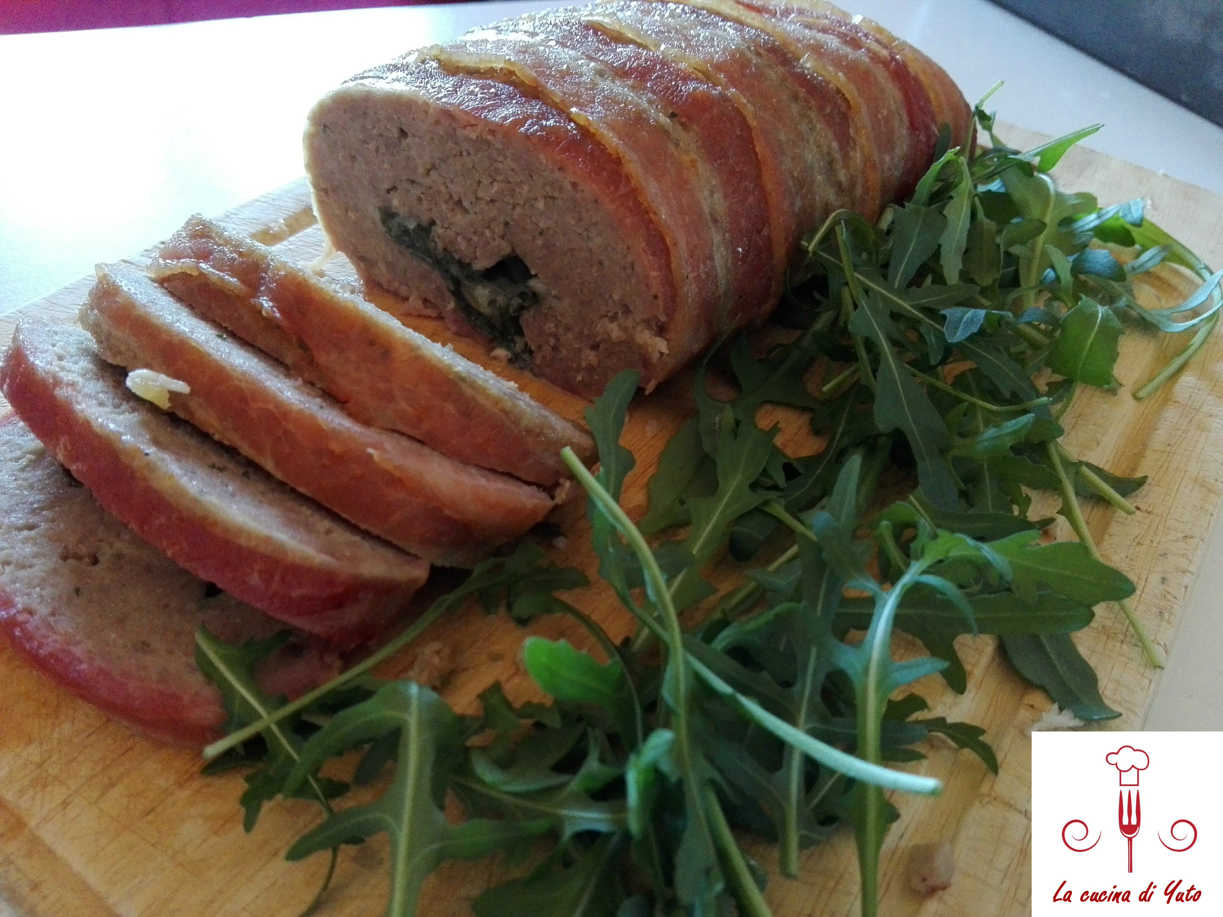 Polpettone ripieno con rucola e provolone piccante