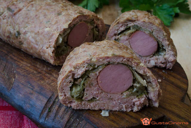 Polpettone ripieno con wurstel e verdure