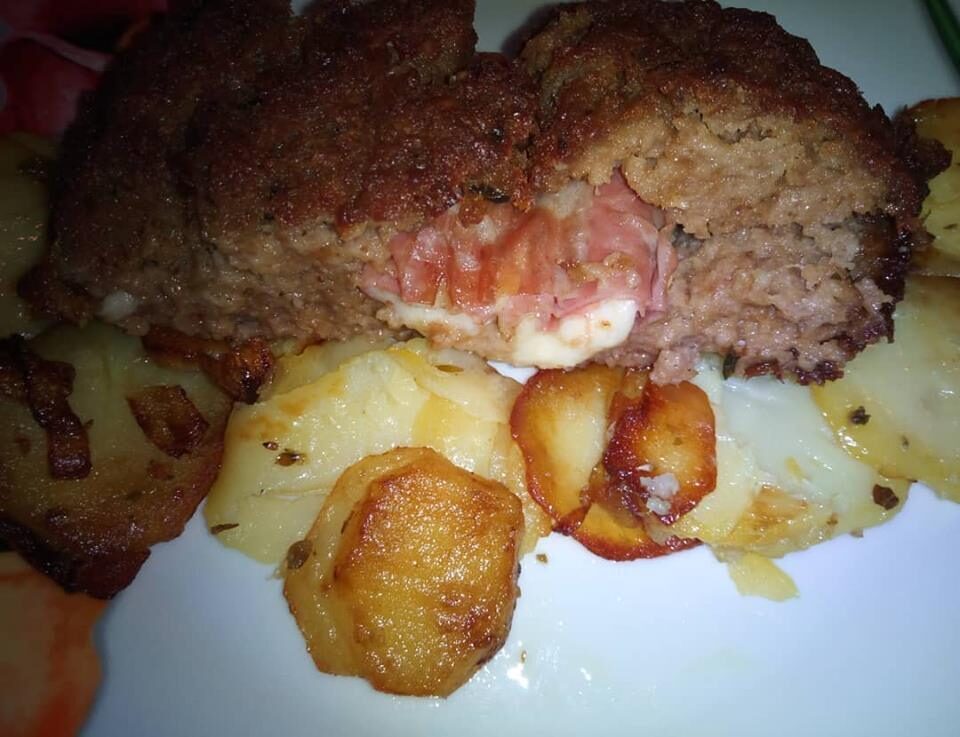 Polpettone ripieno di mortadella e provola