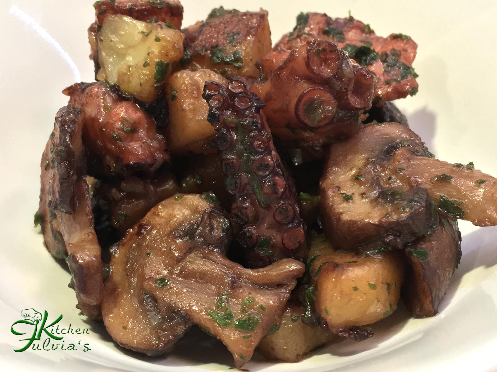 Polpo arrosto con patate e champignon crema