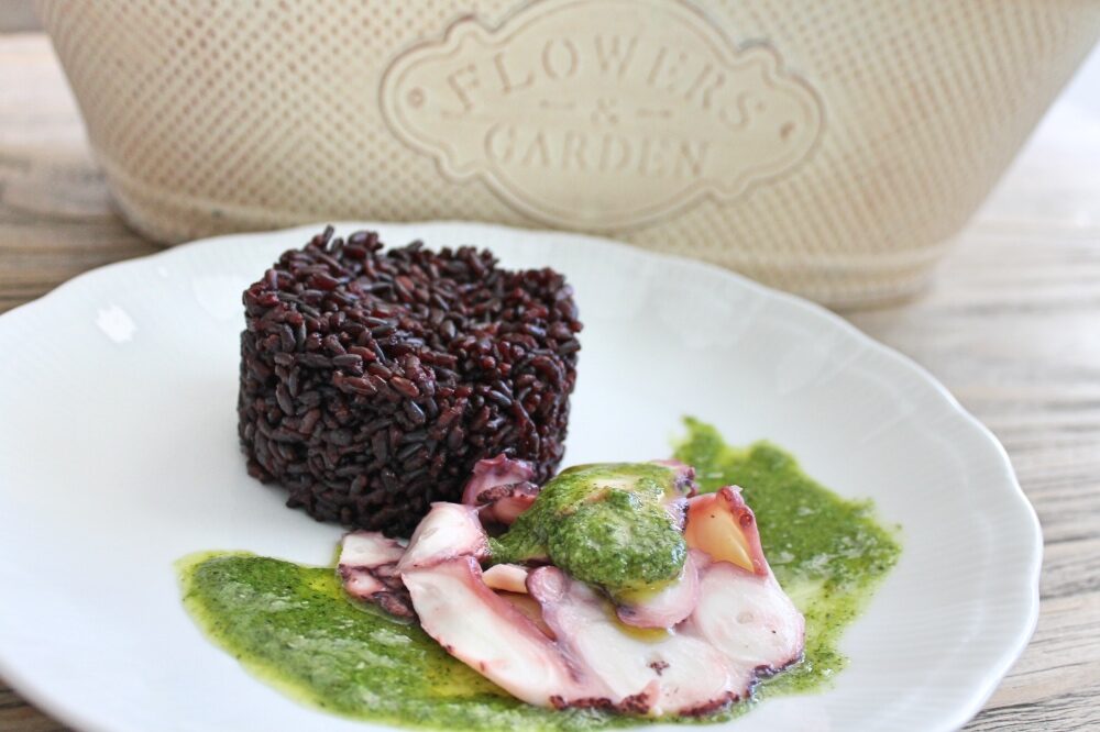 Polpo bollito su pesto di menta