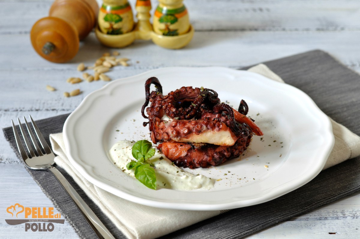 Polpo con salsa allo yogurt e basilico