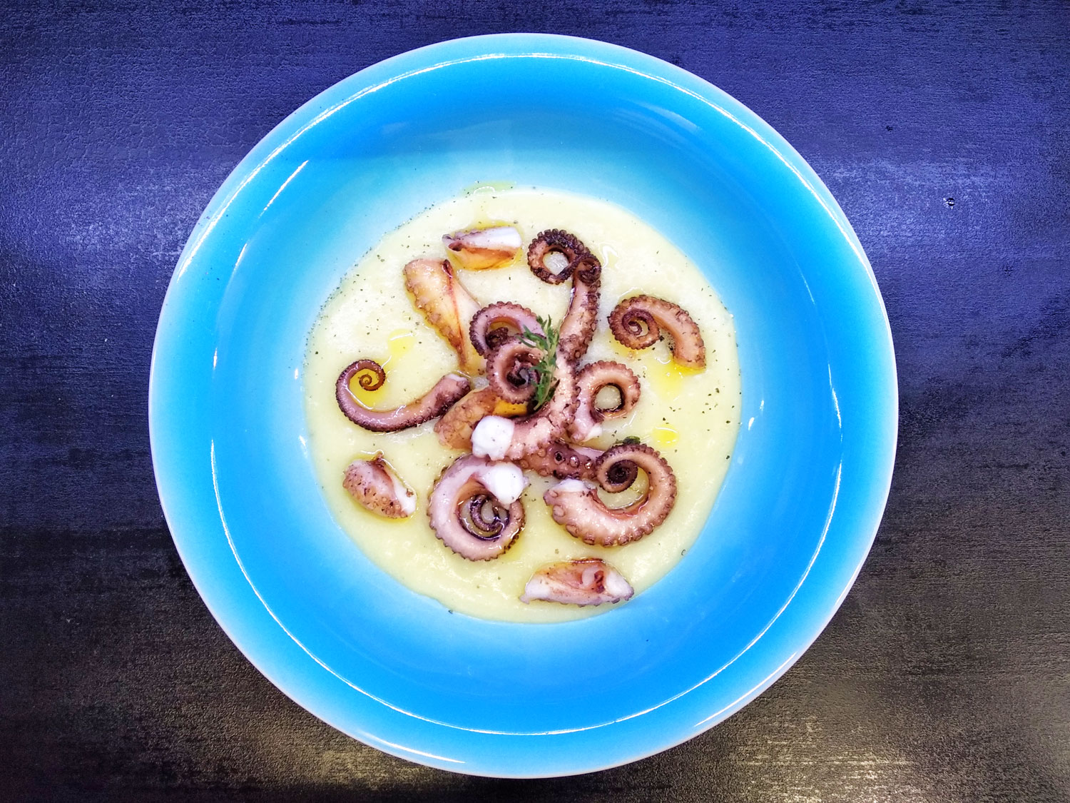 Polpo croccante su crema di patate