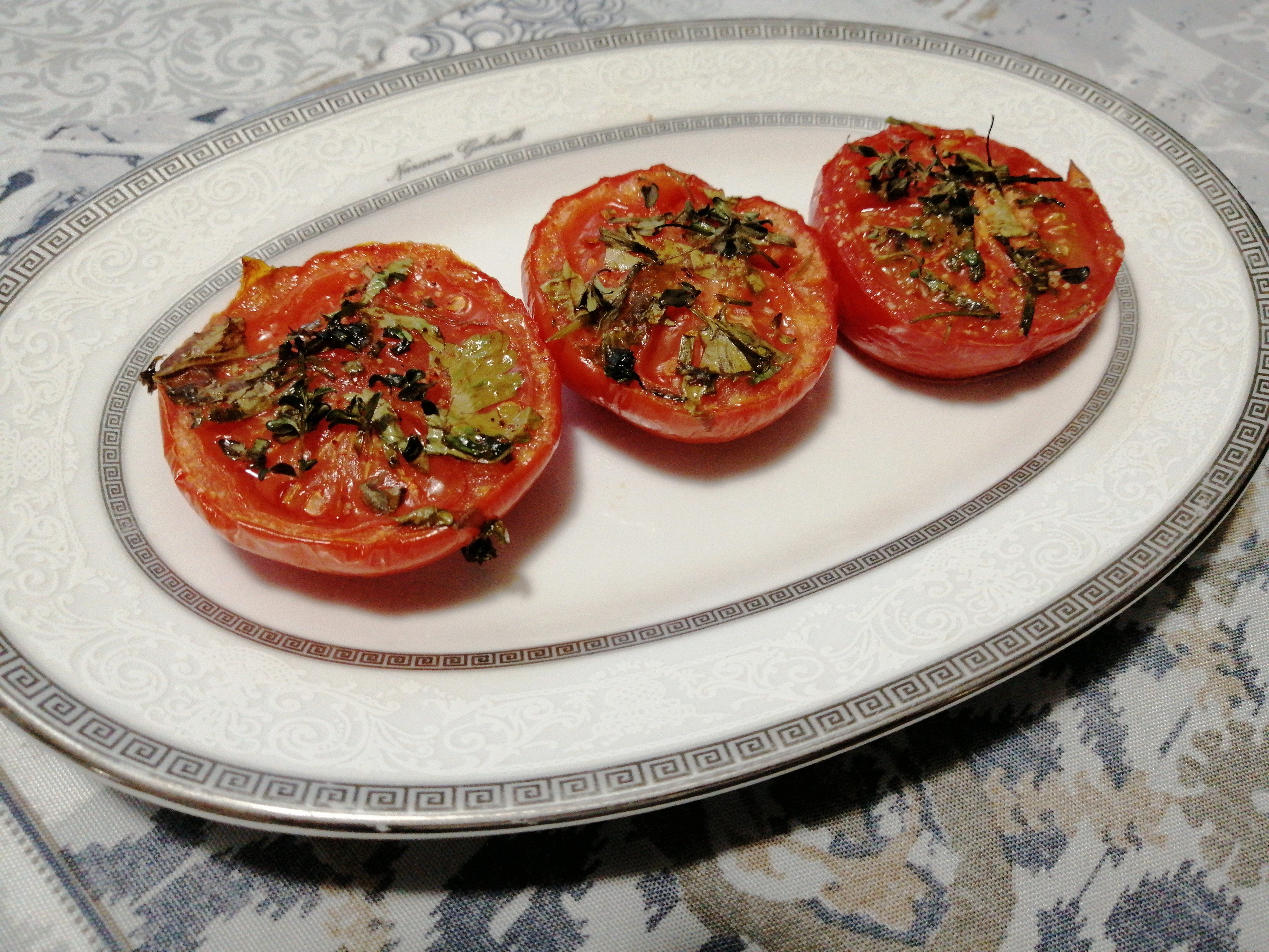 Pomodori al forno alle erbe aromatiche