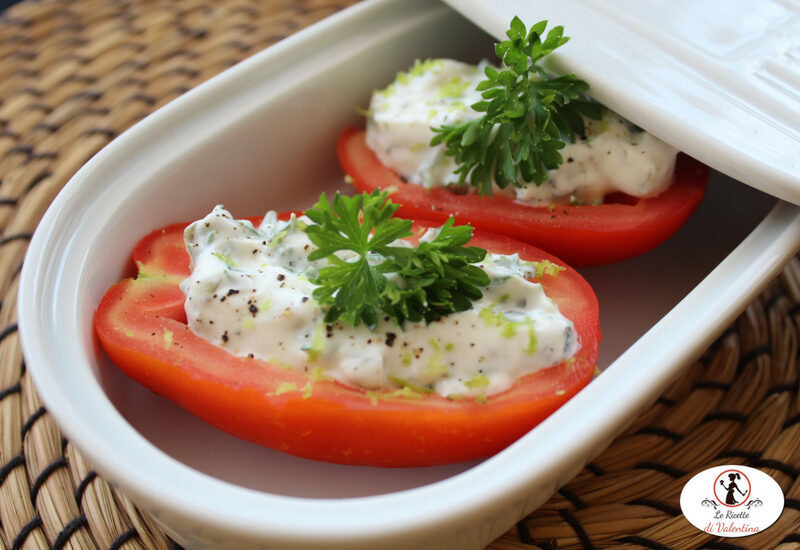 Pomodori con salsa allo yogurt greco
