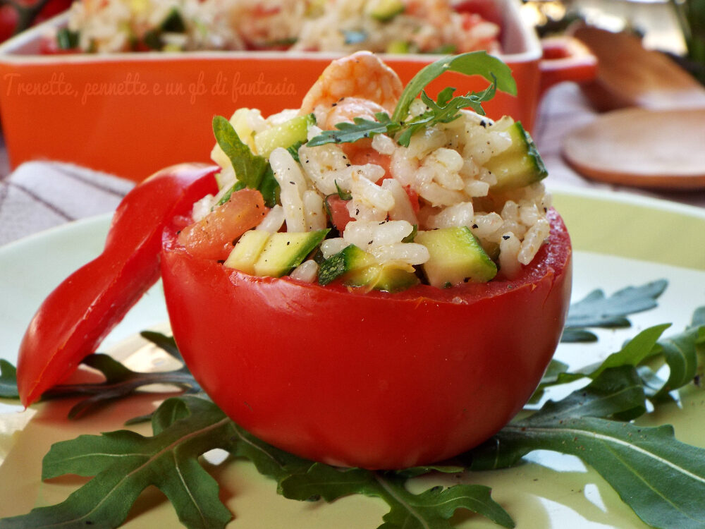 Pomodori freddi ripieni con riso e gamberetti