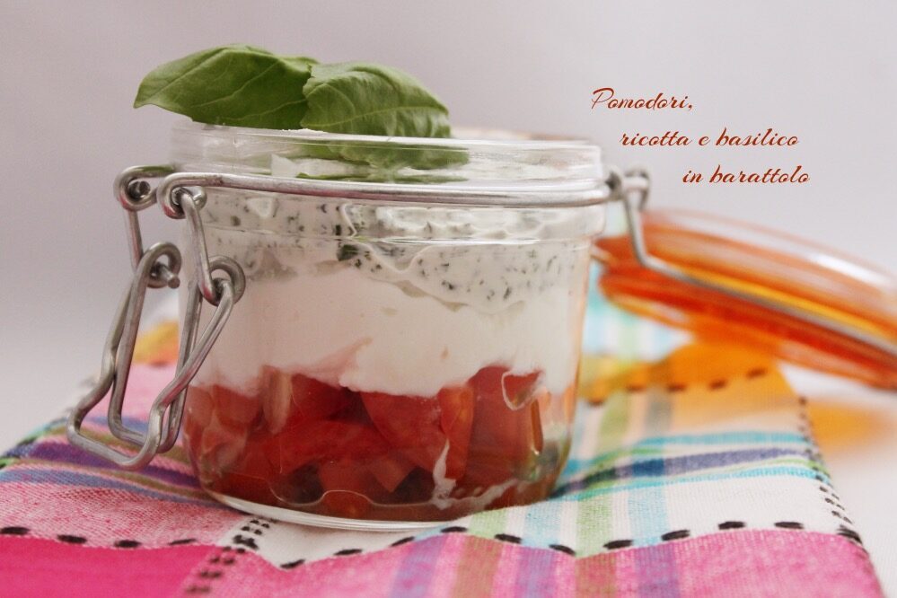 Pomodori, ricotta e basilico in barattolo