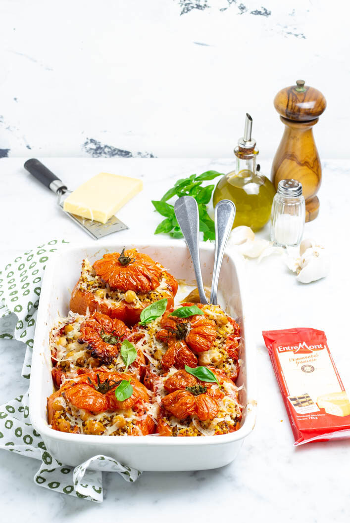 Pomodori ripieni con quinoa, emmental e ceci