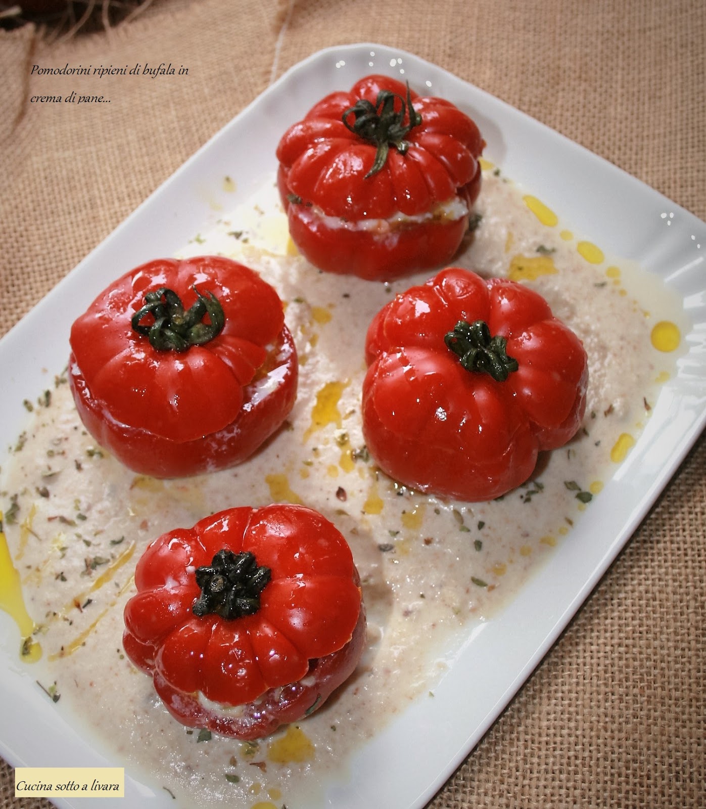 Pomodori ripieni di bufala su crema di pane