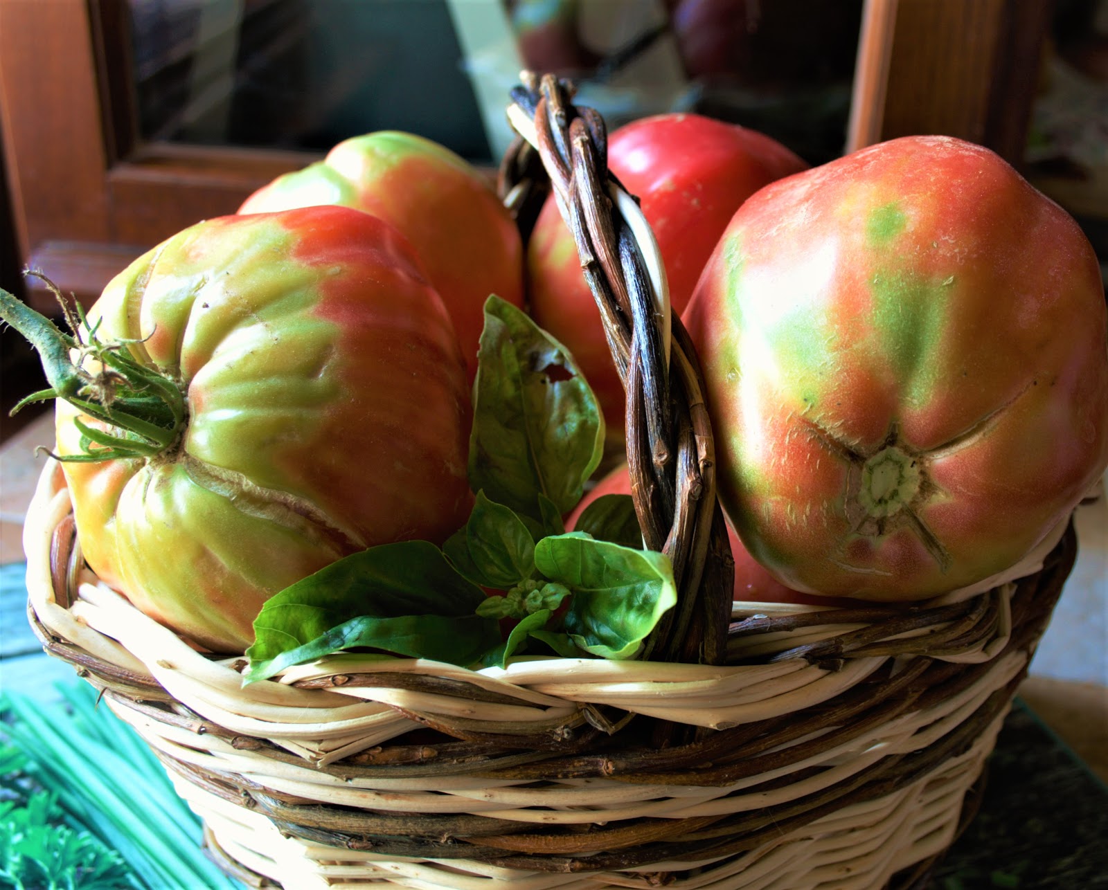 Pomodori ripieni di riso venere carne trita e formaggio