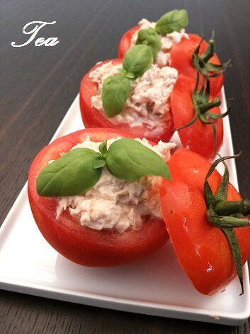 Pomodori ripieni di tonno e capperi senza maionese
