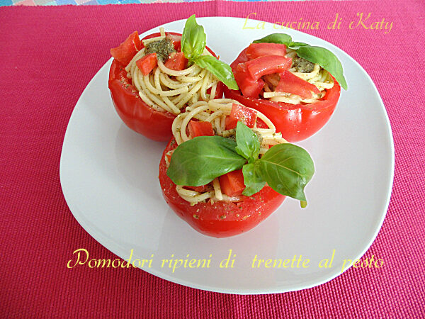 Pomodori ripieni di trenette al pesto