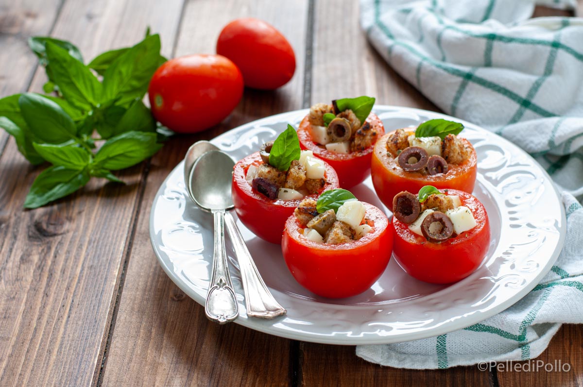 Pomodori ripieni freddi con olive e provola