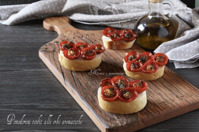 Pomodorini confit alle erbe aromatiche