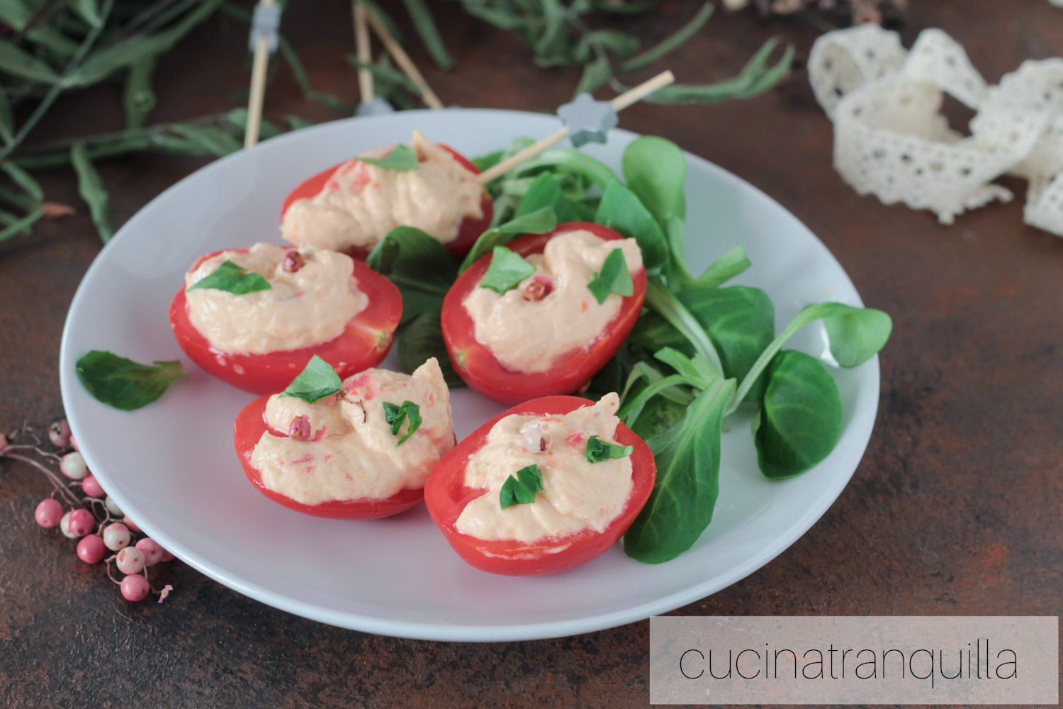 Pomodorini ripieni con crema al tonno