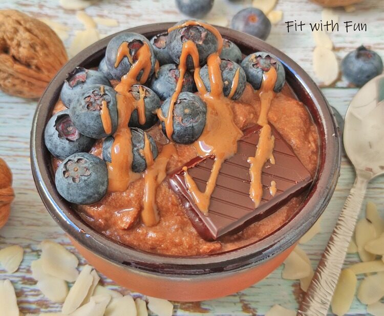 Porridge cacao frutta secca e chia keto paleo senza glutine