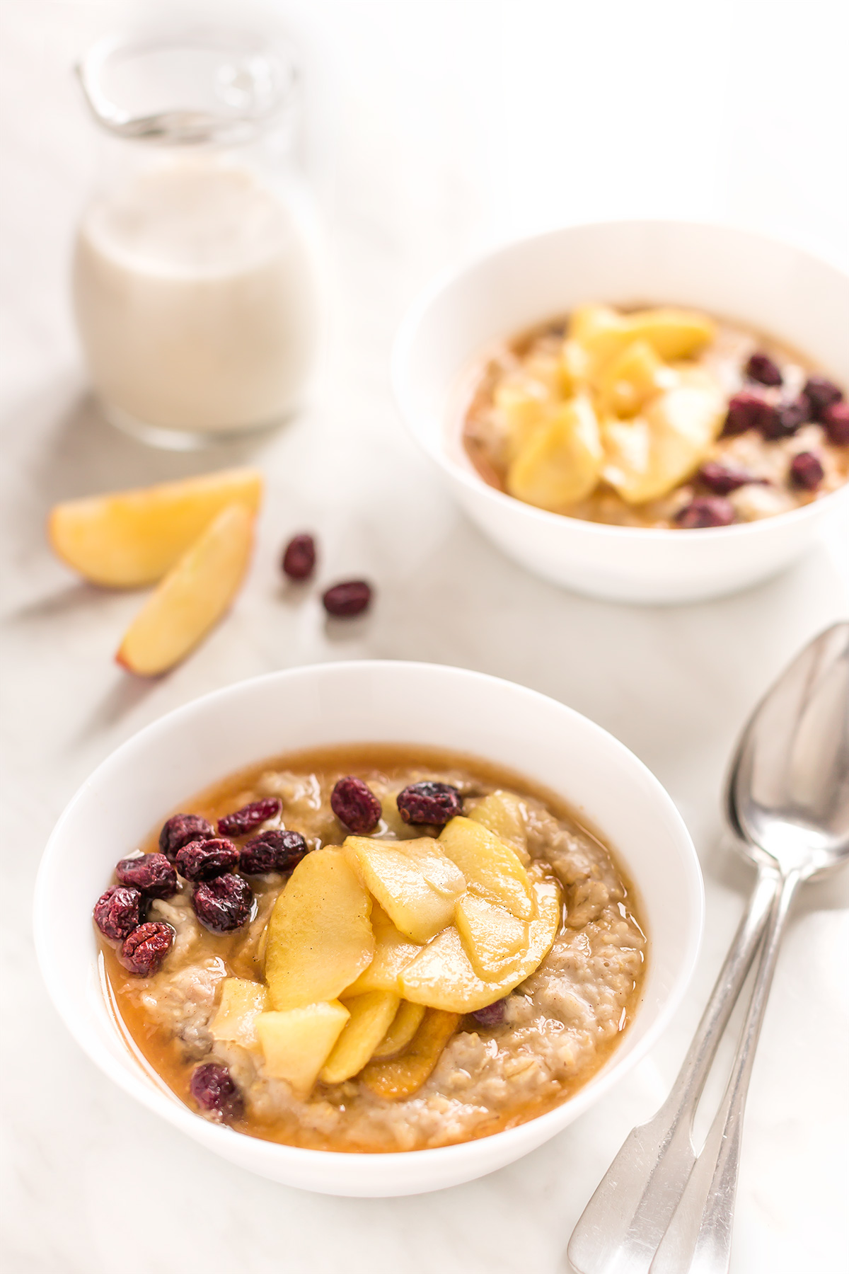 Porridge di avena alle mele caramellate – senza zucchero