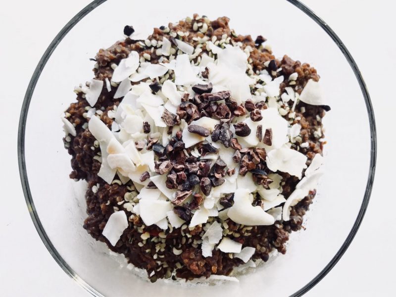 Porridge di quinoa al cioccolato e cocco