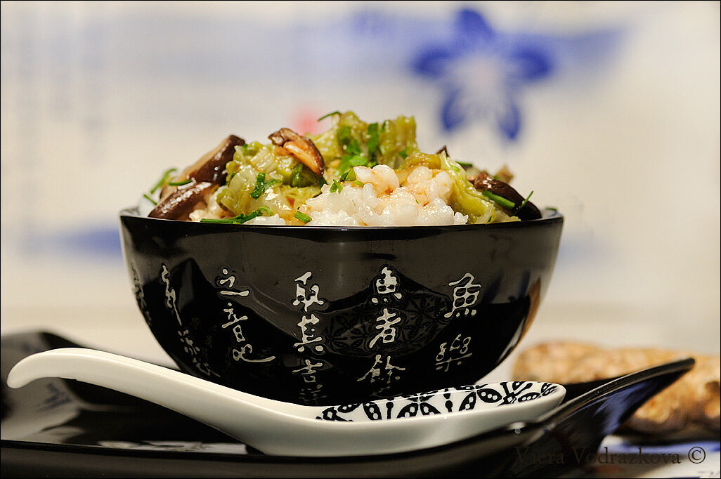 Porridge di riso, shiitake e cavolo cinese
