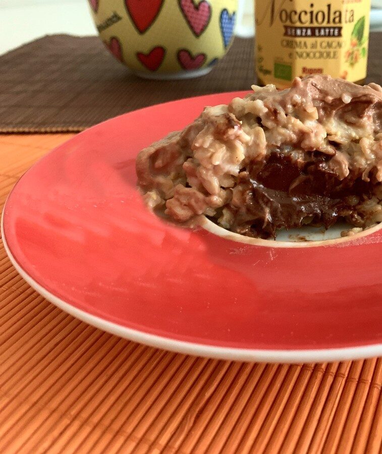 Porridge in tazza con cuore goloso