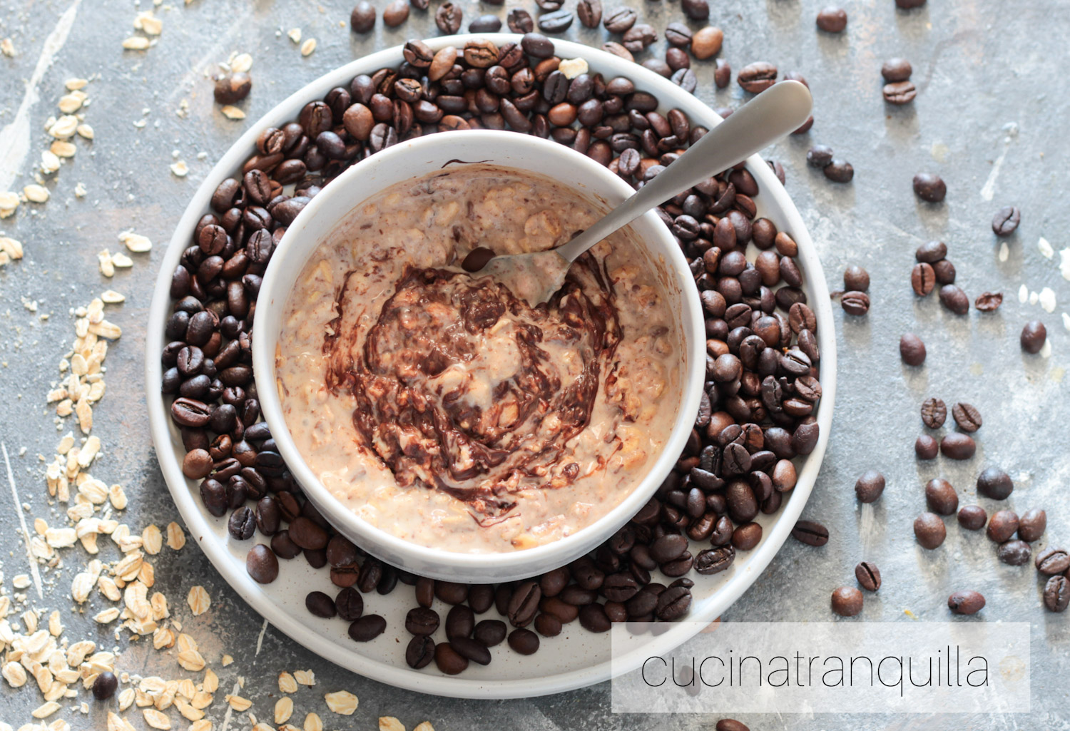 Porridge overnight con yogurt al caffè fresco e buonissimo