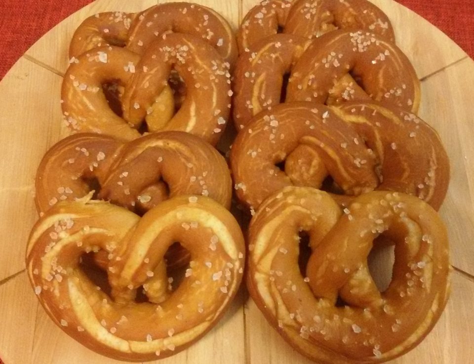 Pretzel (impasto con e senza macchina del pane)