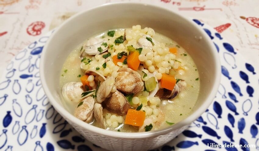 Primi piatti gourmet: fregola in brodo con vongole. ma anche con arselle o lupini